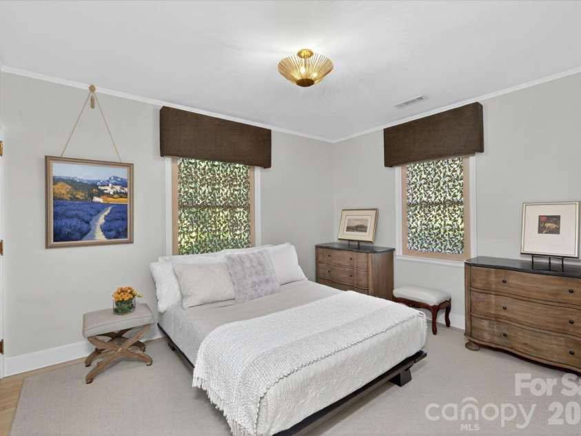 1035 Queens Road, Charlotte, NC 28207.  MLS# CAR4389224, YatesRealty ID 33738. Primary Bedroom