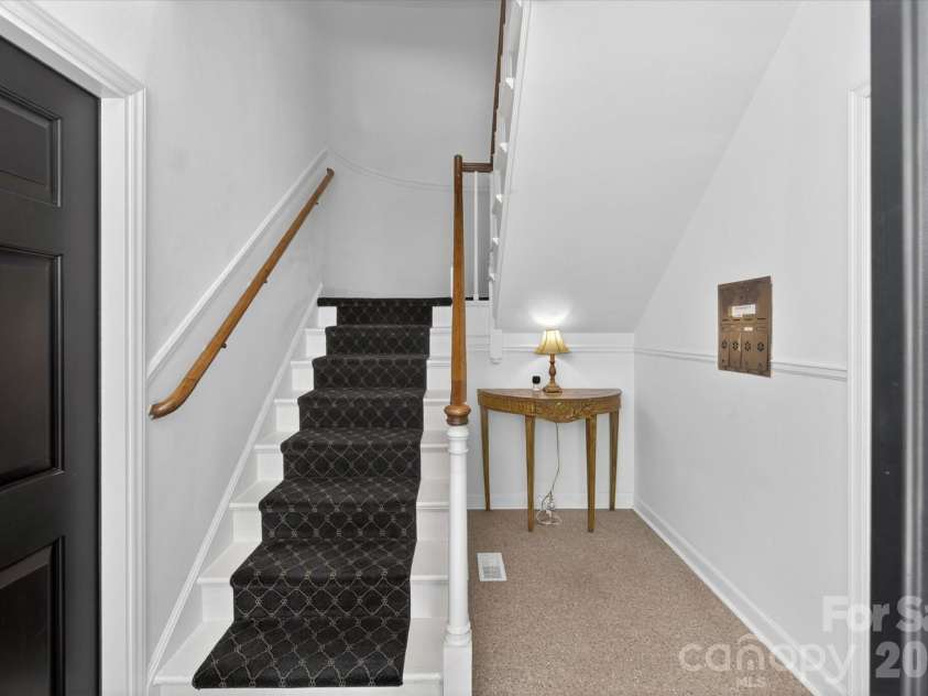 1035 Queens Road, Charlotte, NC 28207.  MLS# CAR4389224, YatesRealty ID 33738. Private Entry
