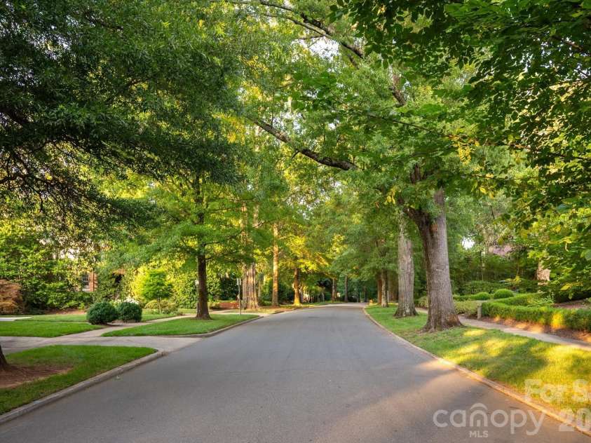 1035 Queens Road, Charlotte, NC 28207.  MLS# CAR4389224, YatesRealty ID 33738. Streetscape