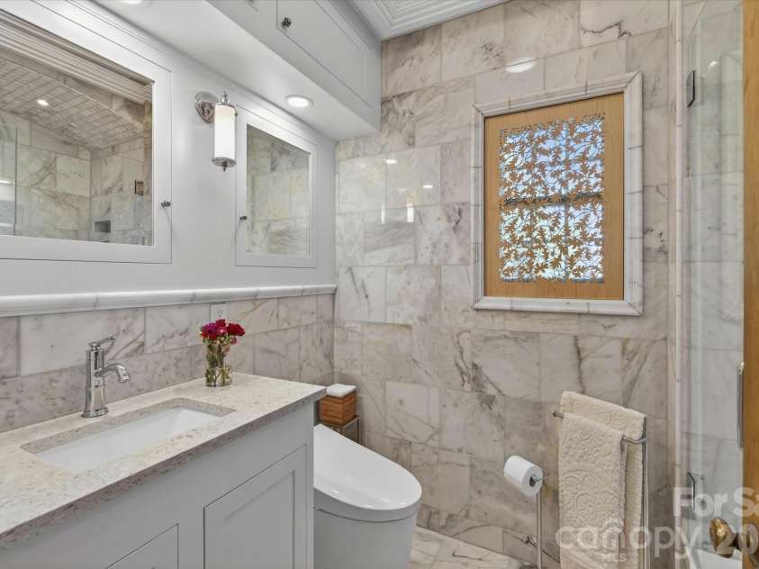 1035 Queens Road, Charlotte, NC 28207.  MLS# CAR4389224, YatesRealty ID 33738. Stunning Custom Marble Bath