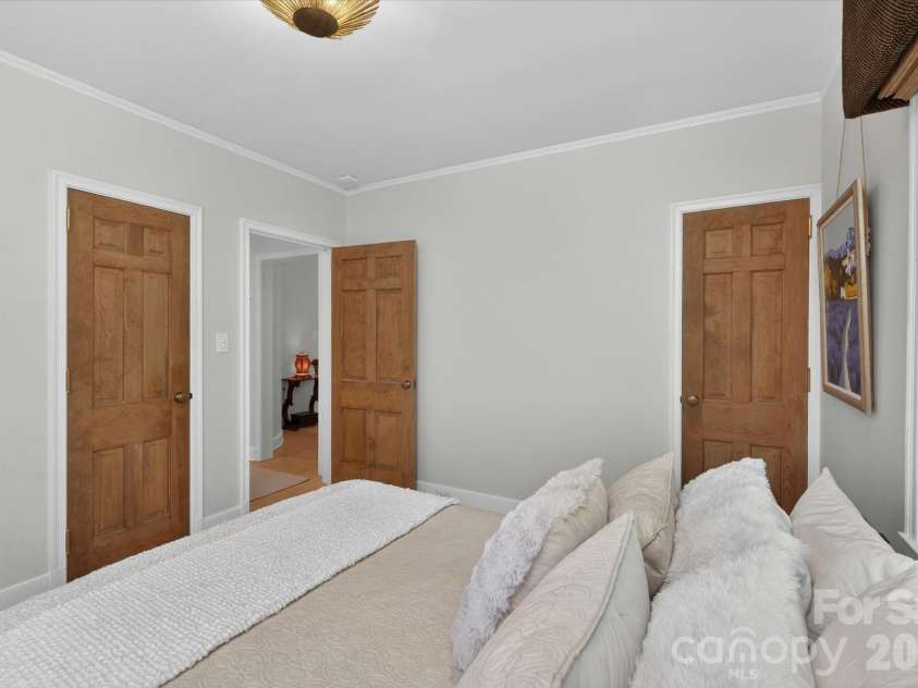 1035 Queens Road, Charlotte, NC 28207.  MLS# CAR4389224, YatesRealty ID 33738. Two Closets