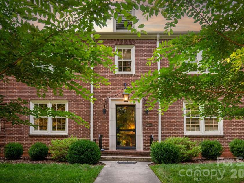 1035 Queens Road, Charlotte, NC 28207.  MLS# CAR4389224, YatesRealty ID 33738. Welcome to 1035 Queens