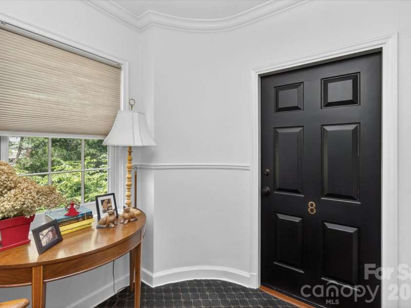 1035 Queens Road, Charlotte, NC 28207.  MLS# CAR4389224, YatesRealty ID 33738. Welcoming Foyer