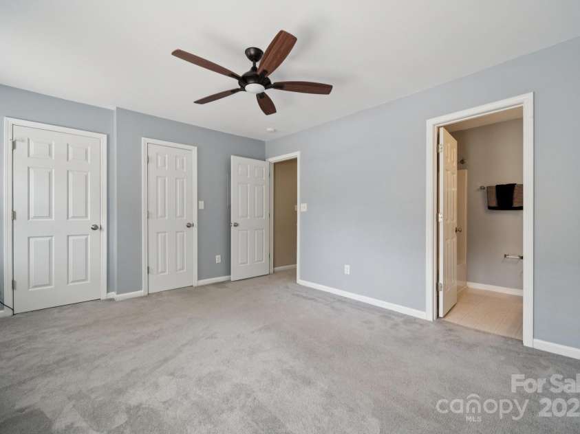 3043 Uxbridge Woods Court, Charlotte, NC 28205.  MLS# CAR4294291, YatesRealty ID 33739. 