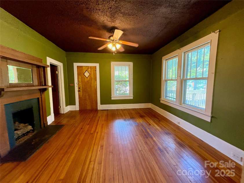 40 Brownwood Avenue, Asheville, NC 28806.  MLS# CAR4276720, YatesRealty ID 3374. 