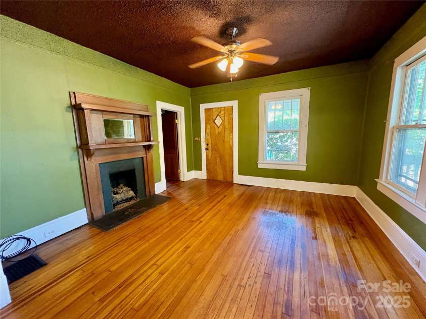 40 Brownwood Avenue, Asheville, NC 28806.  MLS# CAR4276720, YatesRealty ID 3374. 