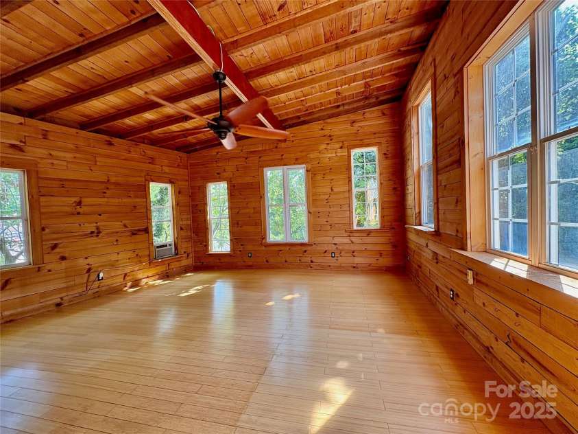 40 Brownwood Avenue, Asheville, NC 28806.  MLS# CAR4276720, YatesRealty ID 3374. 