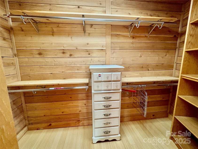 40 Brownwood Avenue, Asheville, NC 28806.  MLS# CAR4276720, YatesRealty ID 3374. 