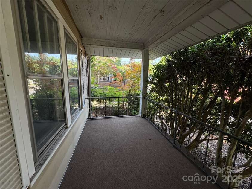 40 Brownwood Avenue, Asheville, NC 28806.  MLS# CAR4276720, YatesRealty ID 3374. 