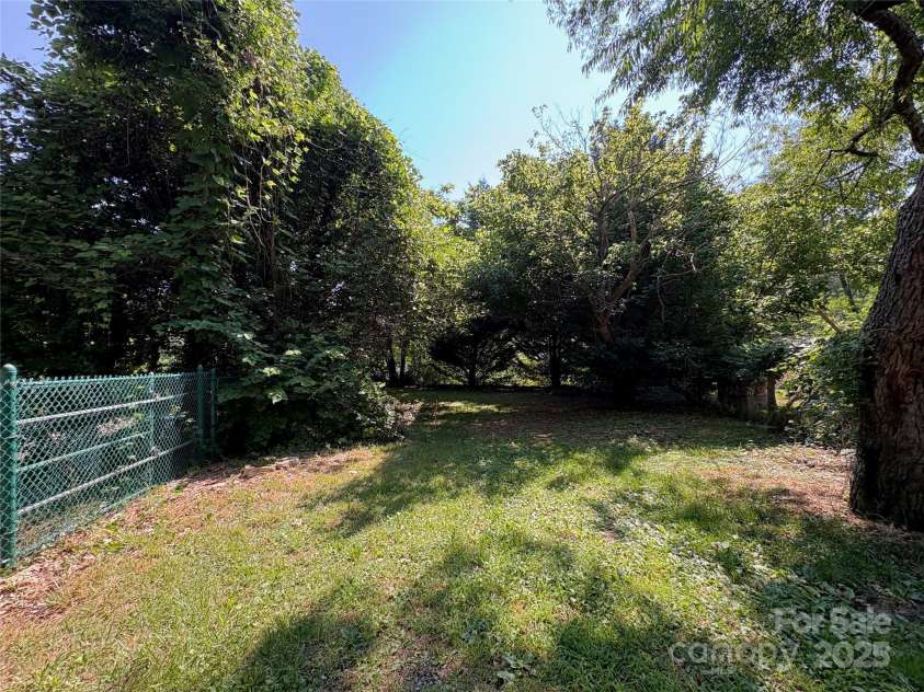 40 Brownwood Avenue, Asheville, NC 28806.  MLS# CAR4276720, YatesRealty ID 3374. 