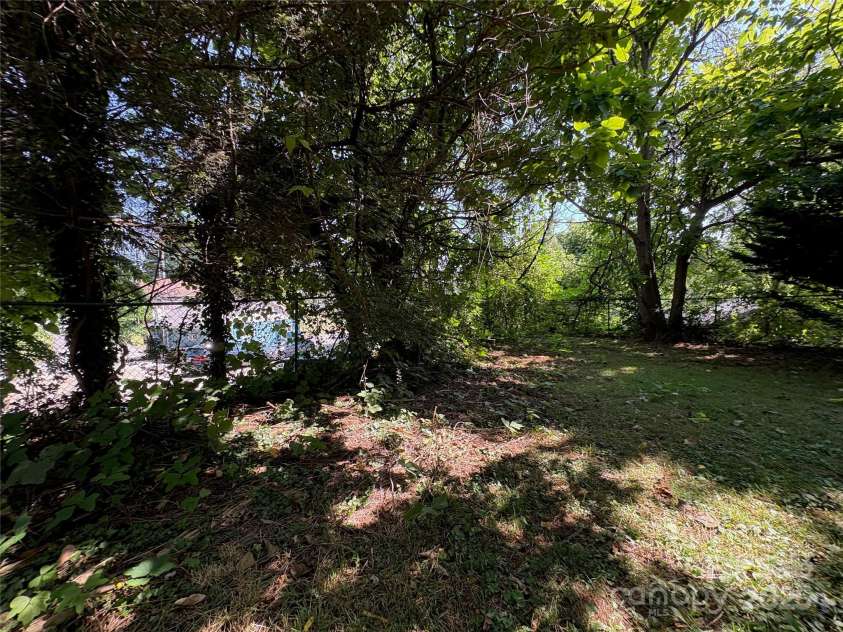 40 Brownwood Avenue, Asheville, NC 28806.  MLS# CAR4276720, YatesRealty ID 3374. 