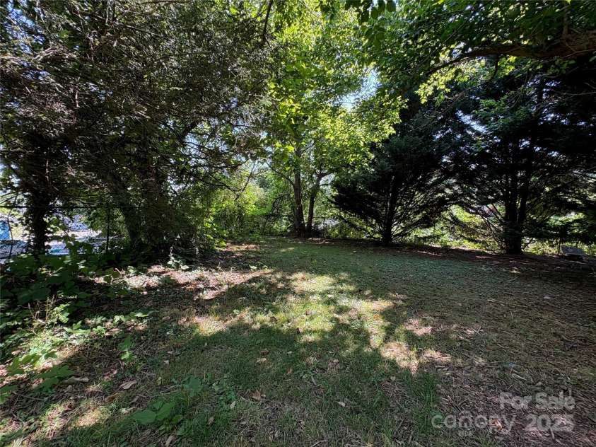 40 Brownwood Avenue, Asheville, NC 28806.  MLS# CAR4276720, YatesRealty ID 3374. 