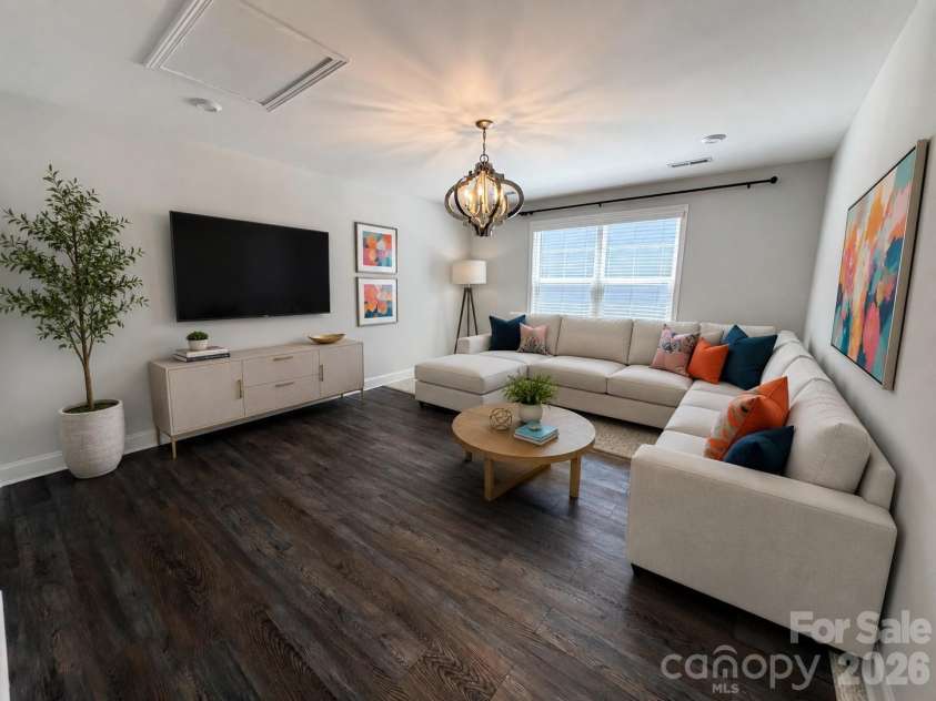 1318 Poppy Way, Matthews, NC 28104.  MLS# CAR4387809, YatesRealty ID 33740. This versatile second-floor bonus/flex room offers endless possibilities. Features include abundant natural light, high-quality flooring, and ample closet space. Whether you need a playroom, game room, home gym, or dedicated