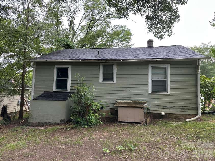3101 Ridge Avenue, Charlotte, NC 28208.  MLS# CAR4391411, YatesRealty ID 33741. 