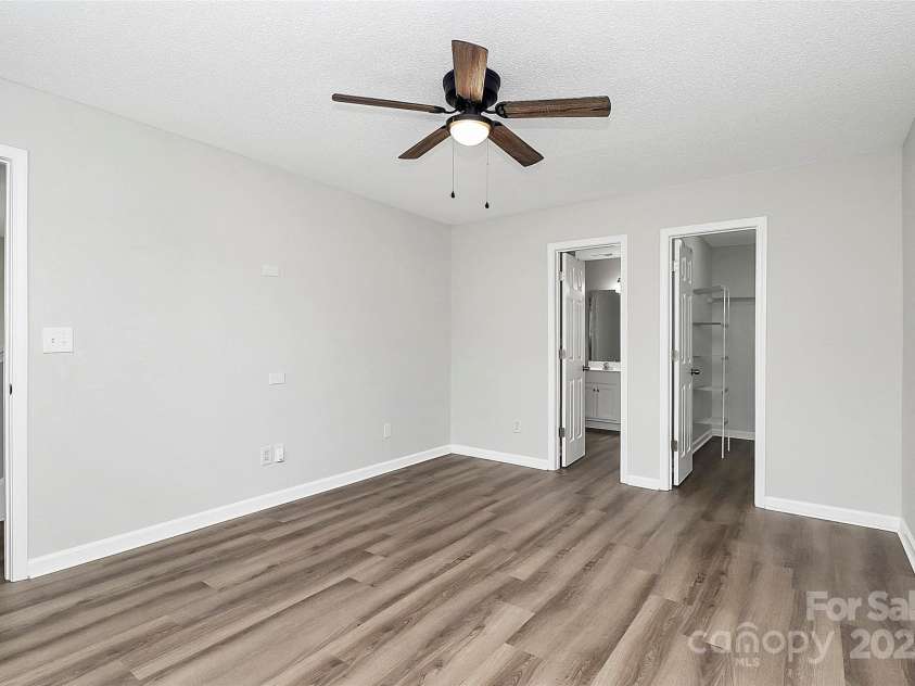 4234 Red Shed Lane, Charlotte, NC 28269.  MLS# CAR4291534, YatesRealty ID 33742. 