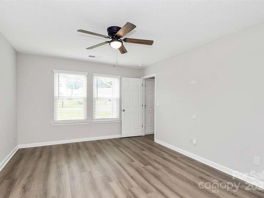 4234 Red Shed Lane, Charlotte, NC 28269.  MLS# CAR4291534, YatesRealty ID 33742. 