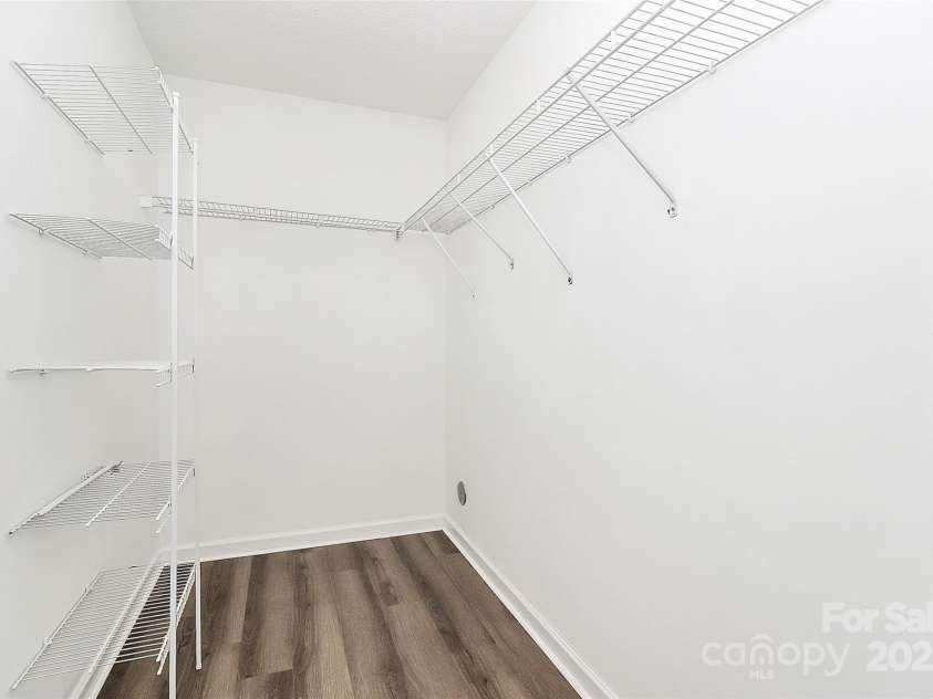 4234 Red Shed Lane, Charlotte, NC 28269.  MLS# CAR4291534, YatesRealty ID 33742. 