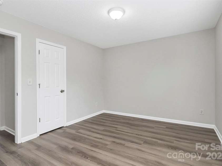 4234 Red Shed Lane, Charlotte, NC 28269.  MLS# CAR4291534, YatesRealty ID 33742. 