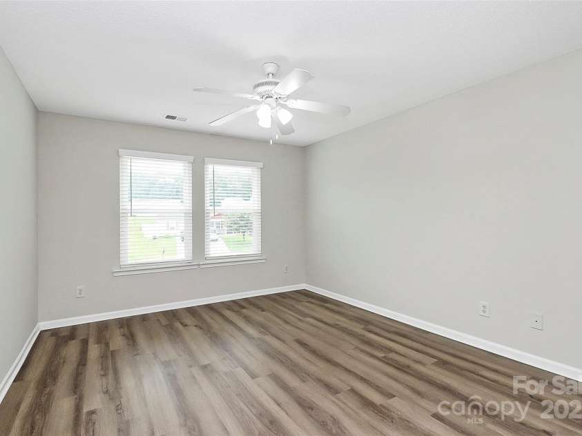 4234 Red Shed Lane, Charlotte, NC 28269.  MLS# CAR4291534, YatesRealty ID 33742. 