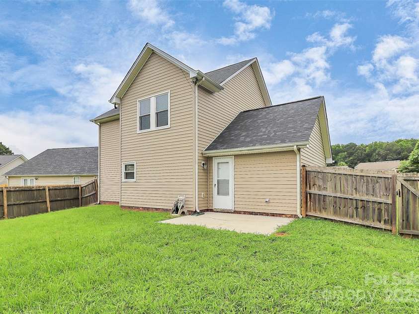 4234 Red Shed Lane, Charlotte, NC 28269.  MLS# CAR4291534, YatesRealty ID 33742. 