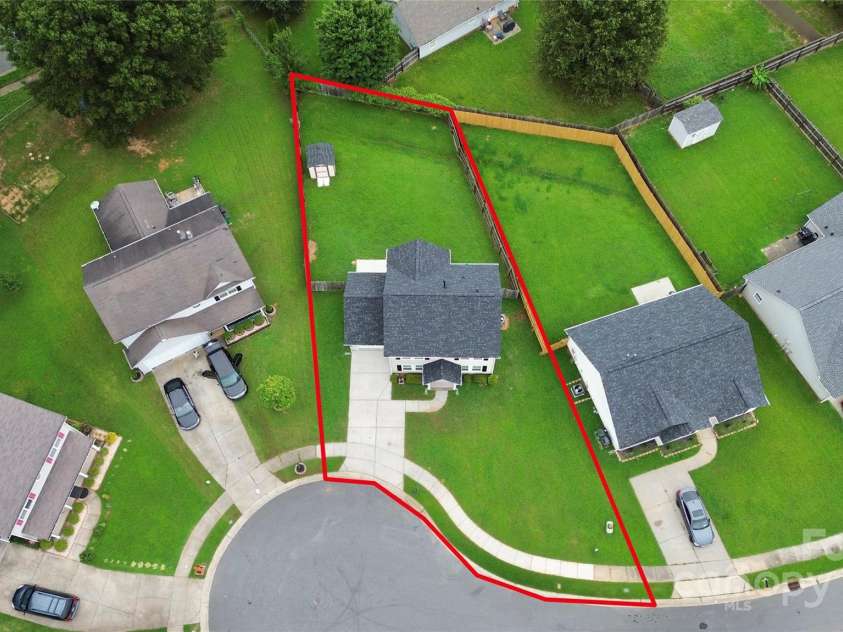 4234 Red Shed Lane, Charlotte, NC 28269.  MLS# CAR4291534, YatesRealty ID 33742. 