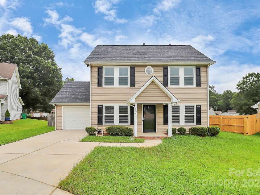 4234 Red Shed Lane, Charlotte, NC 28269.  MLS# CAR4291534, YatesRealty ID 33742. 