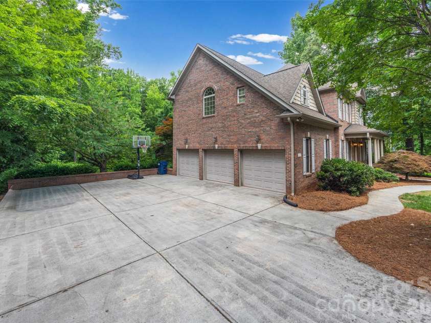 817 Savile Lane, Fort Mill, SC 29715.  MLS# CAR4387881, YatesRealty ID 33742. 