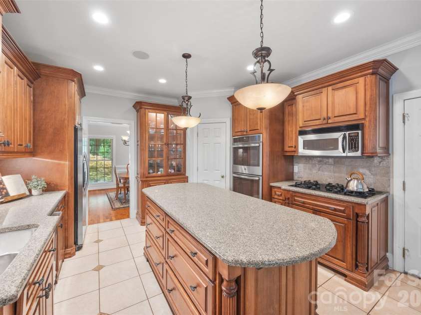 817 Savile Lane, Fort Mill, SC 29715.  MLS# CAR4387881, YatesRealty ID 33742. 