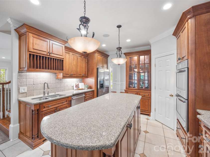 817 Savile Lane, Fort Mill, SC 29715.  MLS# CAR4387881, YatesRealty ID 33742. 