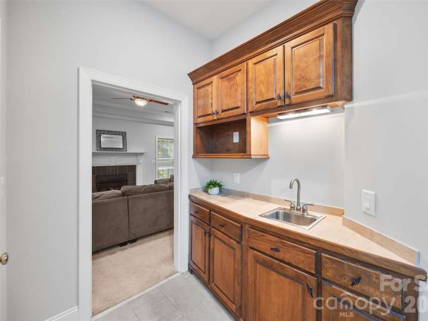 817 Savile Lane, Fort Mill, SC 29715.  MLS# CAR4387881, YatesRealty ID 33742. 