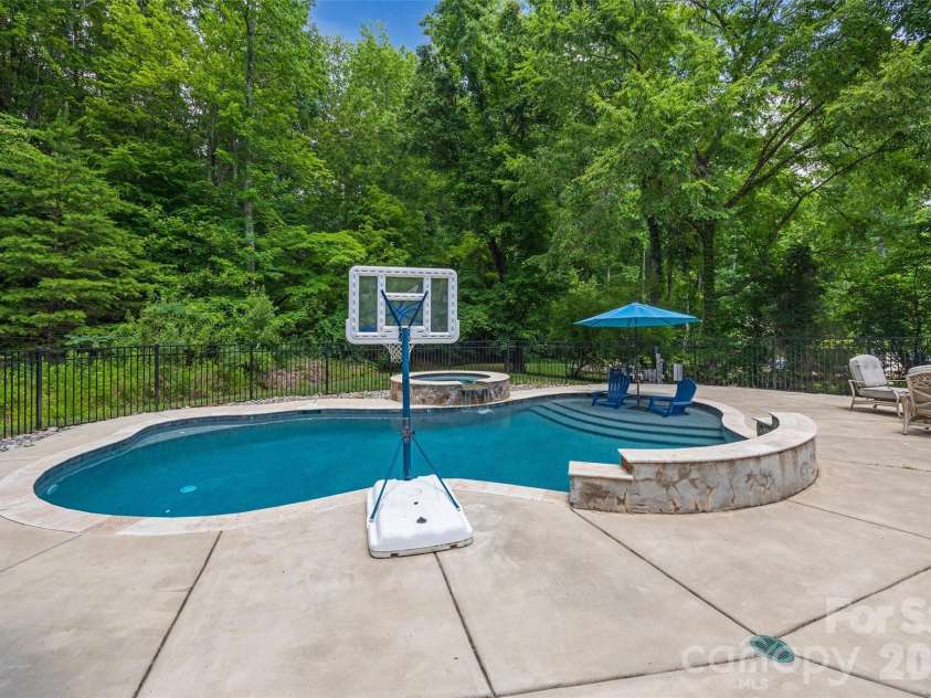 817 Savile Lane, Fort Mill, SC 29715.  MLS# CAR4387881, YatesRealty ID 33742. 