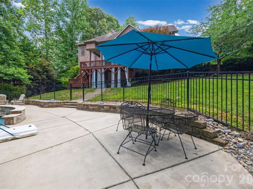 817 Savile Lane, Fort Mill, SC 29715.  MLS# CAR4387881, YatesRealty ID 33742. 