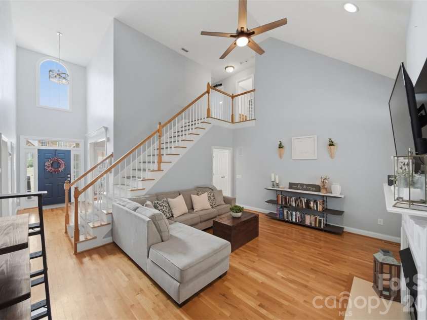 1753 30th Avenue Drive, Hickory, NC 28601.  MLS# CAR4398087, YatesRealty ID 33743. 