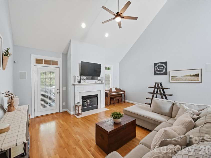1753 30th Avenue Drive, Hickory, NC 28601.  MLS# CAR4398087, YatesRealty ID 33743. 