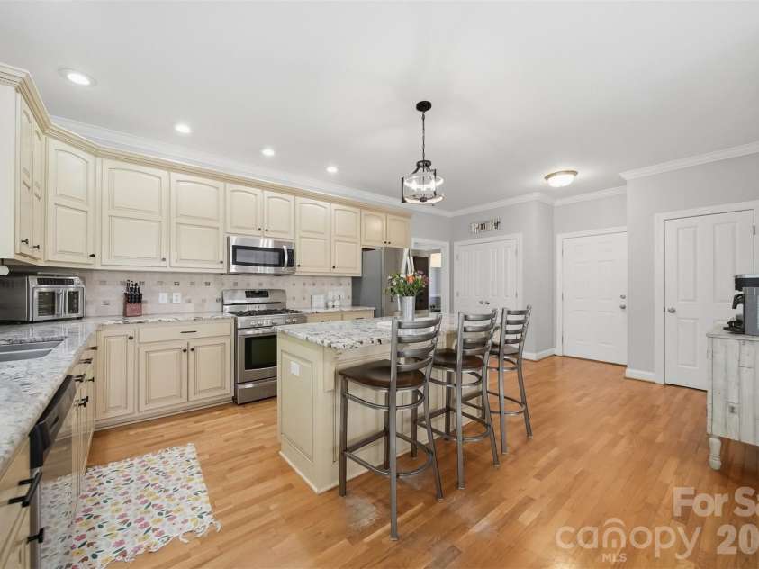 1753 30th Avenue Drive, Hickory, NC 28601.  MLS# CAR4398087, YatesRealty ID 33743. 