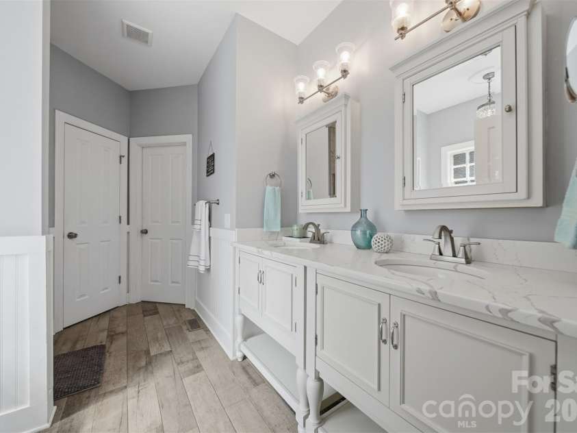 1753 30th Avenue Drive, Hickory, NC 28601.  MLS# CAR4398087, YatesRealty ID 33743. 