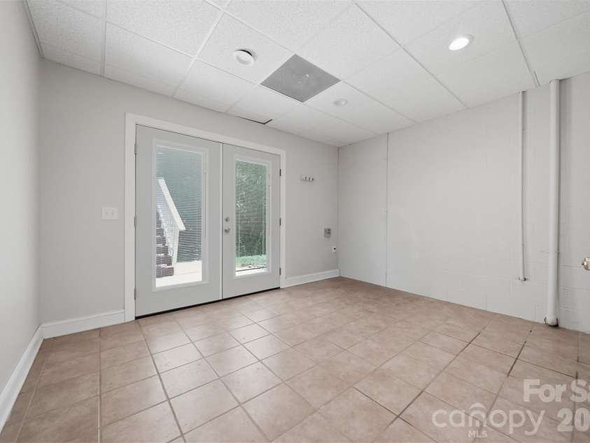 1753 30th Avenue Drive, Hickory, NC 28601.  MLS# CAR4398087, YatesRealty ID 33743. 