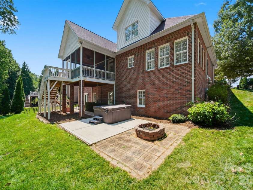 1753 30th Avenue Drive, Hickory, NC 28601.  MLS# CAR4398087, YatesRealty ID 33743. 