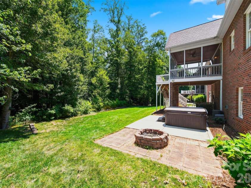 1753 30th Avenue Drive, Hickory, NC 28601.  MLS# CAR4398087, YatesRealty ID 33743. 