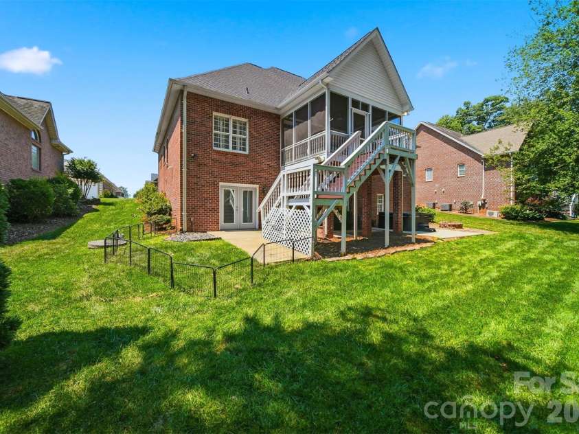 1753 30th Avenue Drive, Hickory, NC 28601.  MLS# CAR4398087, YatesRealty ID 33743. 