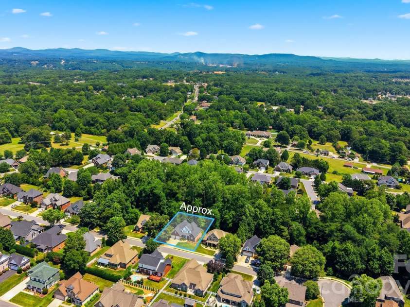 1753 30th Avenue Drive, Hickory, NC 28601.  MLS# CAR4398087, YatesRealty ID 33743. 