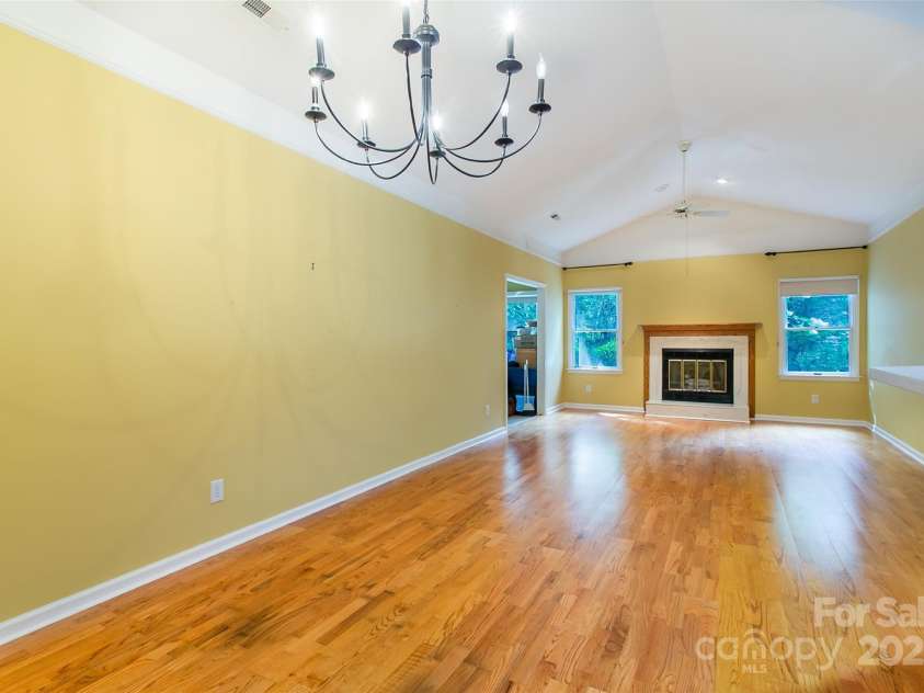 132 Fox Cross Drive, Brevard, NC 28712.  MLS# CAR4290166, YatesRealty ID 33744. 