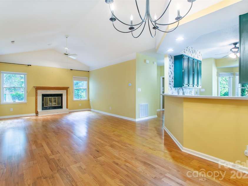 132 Fox Cross Drive, Brevard, NC 28712.  MLS# CAR4290166, YatesRealty ID 33744. 