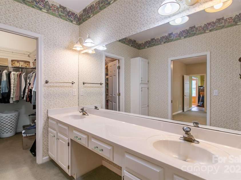 132 Fox Cross Drive, Brevard, NC 28712.  MLS# CAR4290166, YatesRealty ID 33744. 
