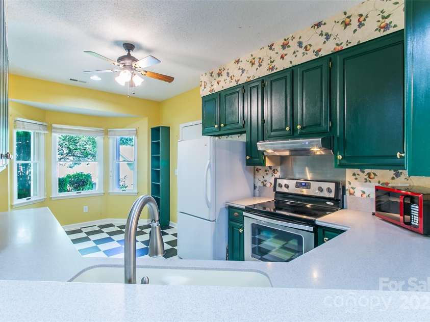 132 Fox Cross Drive, Brevard, NC 28712.  MLS# CAR4290166, YatesRealty ID 33744. 
