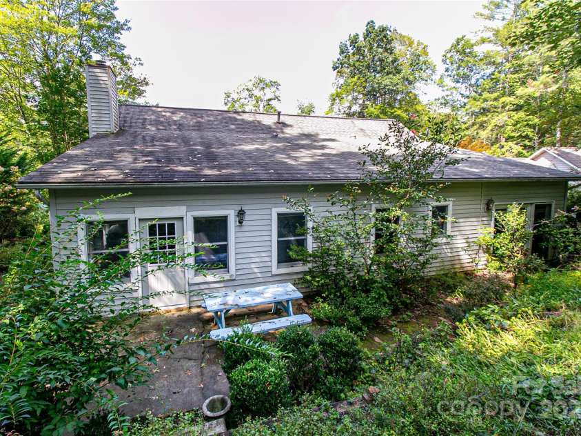 132 Fox Cross Drive, Brevard, NC 28712.  MLS# CAR4290166, YatesRealty ID 33744. 