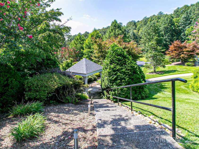 132 Fox Cross Drive, Brevard, NC 28712.  MLS# CAR4290166, YatesRealty ID 33744. 