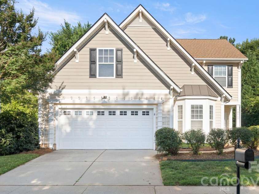 4569 Scarlet Oak Drive, Rock Hill, SC 29732.  MLS# CAR4397692, YatesRealty ID 33744. 
