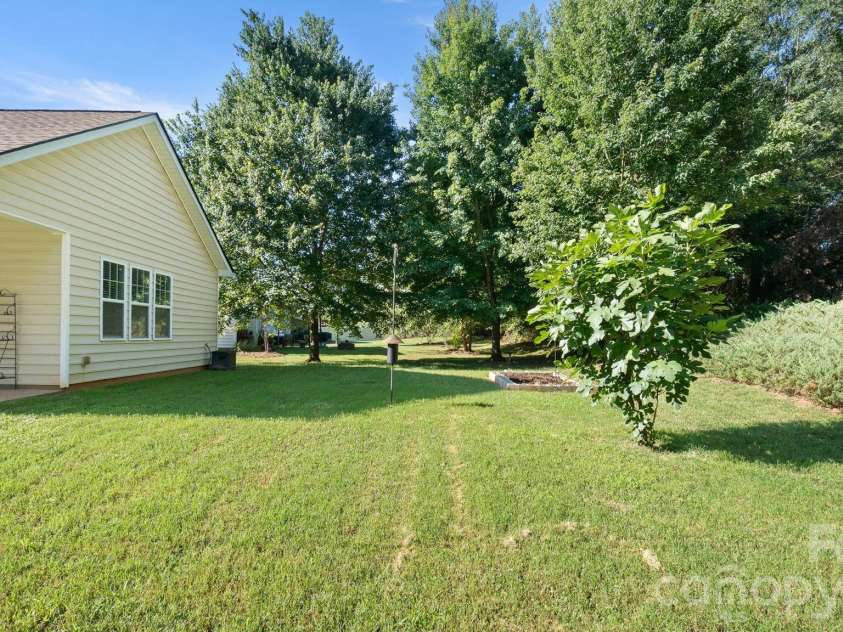 4569 Scarlet Oak Drive, Rock Hill, SC 29732.  MLS# CAR4397692, YatesRealty ID 33744. 