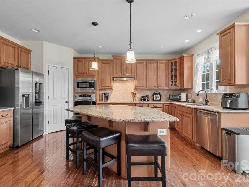 1008 Hawker Road, Matthews, NC 28104.  MLS# CAR4396148, YatesRealty ID 33745. 